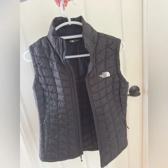 The North Face Women's Black Quilted Vest - Picture 6 of 8